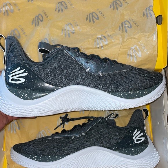 BRAND NEW Steph Curry Size 13 Basketball Shoes - Picture 3 of 7
